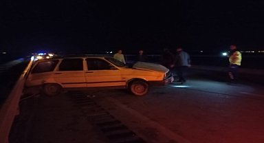 Adana'da iki otomobil çarpıştı, 4 kişi yaralandı