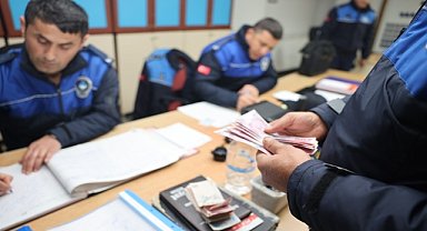 DİLENCİNİN ÜZERİNDEN 2 BİN 500 LİRA ÇIKTI