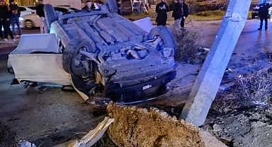 ELEKTRİK DİREĞİNE ÇARPARAK YARALANDI