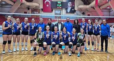 GENÇ KADIN VOLEYBOLCULAR ADANA 2’NCİSİ OLDU