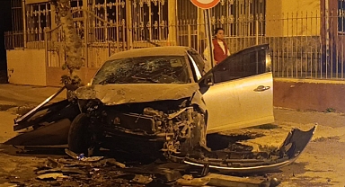 İKİ OTOMOBİL ÇARPIŞTI: 5 YARALI VAR
