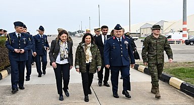 İspanya Savunma Bakanı İncirlik'te