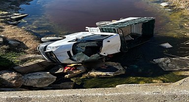 KAMYONET SULAMA KANALINA UÇTU: 1 ÖLÜ, 2 YARALI