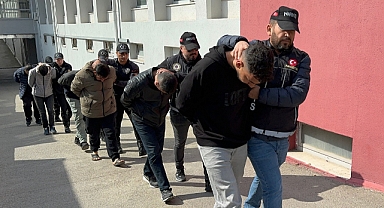 UYUŞTURUCU SATICILARINI POLİS ENSELEDİ