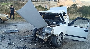 2 otomobilin çarpıştığı kazada 1 kişi yaralandı
