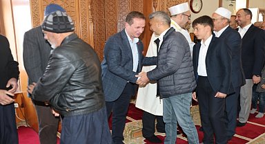 Adana ve ilçelerinde bayram namazı kılındı