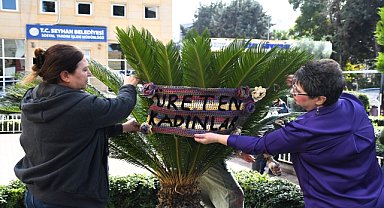 Adana'da kadınlar el işi örgülerle ağaçları süsledi