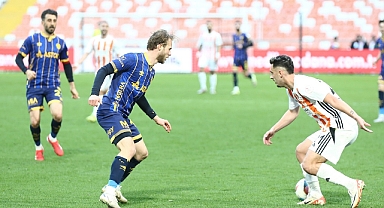ADANASPOR'UN GALİBİYETİ İLAÇ GİBİ GELDİ: 2-0