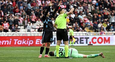 DEMİRSPOR, SİVAS'TAN 5 GOL YEDİ!