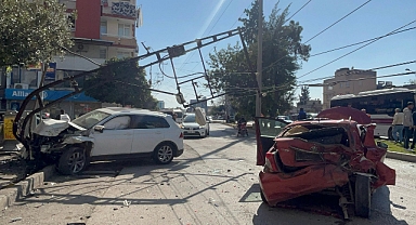 Döşeme mahallesinde zincirleme kaza: 2 yaralı