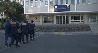 FİRARİLER MEMLEKETTE ELİNİ KOLUNU SALLAYIP GEZİYOR!