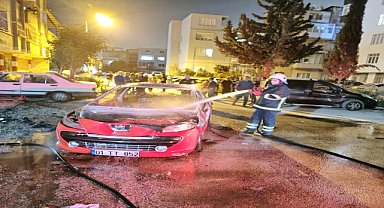 PARK HALİNDEKİ OTOMOBİL YANDI