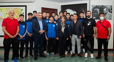 TÜRKİYE ŞAMPİYONU ATLETTEN TEKİN’E ZİYARET