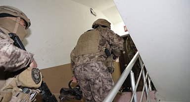 Yurt dışından talimatla suça karışan 20 zanlı yakalandı