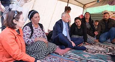 KARALAR, KAYIP ÇOCUĞUN AİLESİNİN YANINDA