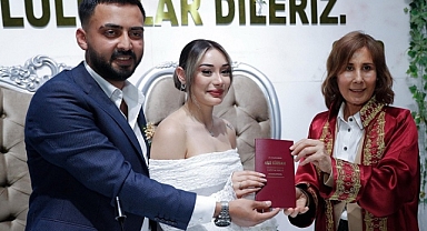 TEKİN, BELEDİYE PERSONELİNİN NİKAHINI KIYDI