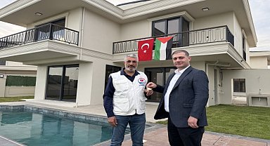 Villasını Filistin'deki hastanenin yeniden inşası için bağışladı