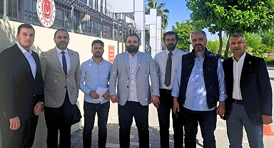 YRP’li gençler Gazze için askerlik şubesine koştu
