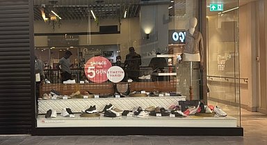 ALIŞVERİŞ MERKEZİNİN TAVANI ÇÖKTÜ: 2 YARALI
