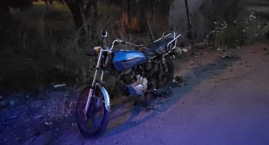 ÇALINTI MOTOSİKLET İLE 'DURMAYINCA' KAZA YAPTILAR!
