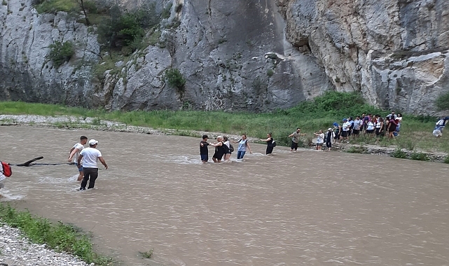 Kanyonda mahsur kalan kişiler kurtarıldı