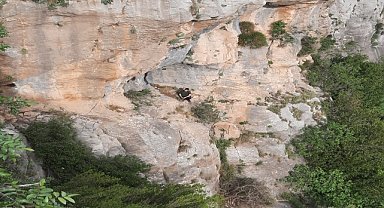 KAYALIKLARDA MAHSUR KALDI, İTFAİYE KURTARDI