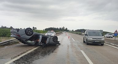 Kozan'da takla atan otomobildeki 4 kişi yaralandı