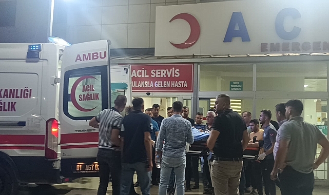 OTOMOBİL ELEKTRİK DİREĞİNE ÇARPTI