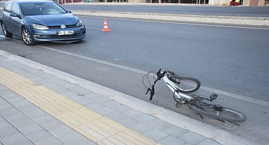 Otomobilin çarptığı bisikletli çocuk ağır yaralandı