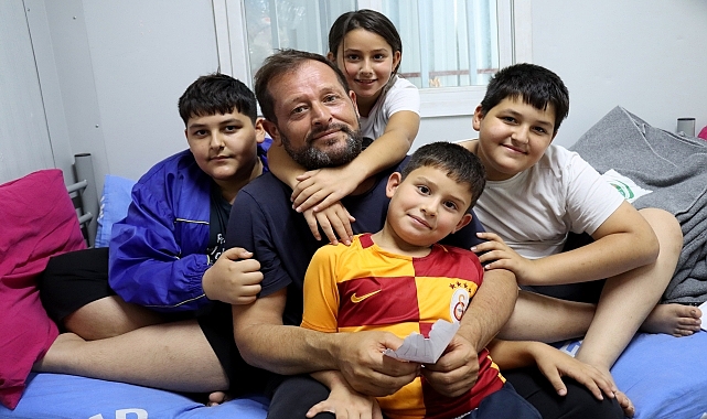 4 çocuğuna hem anne hem baba oldu