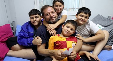 4 çocuğuna hem anne hem baba oldu
