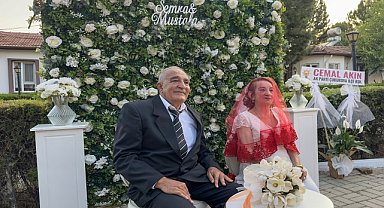 Adana'da huzurevinde tanışan çift evlendi