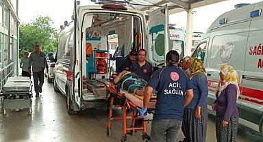 Adana'da iki otomobilin çarpıştığı kazada 4 kişi yaralandı