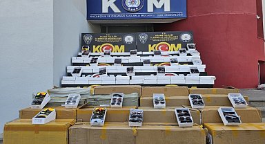 Adana'da kaçak cep telefonu operasyonu