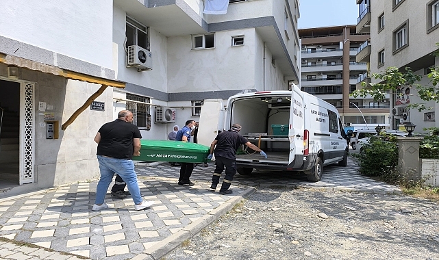 EVİNDE ÖLÜ BULUNDU