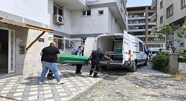 EVİNDE ÖLÜ BULUNDU