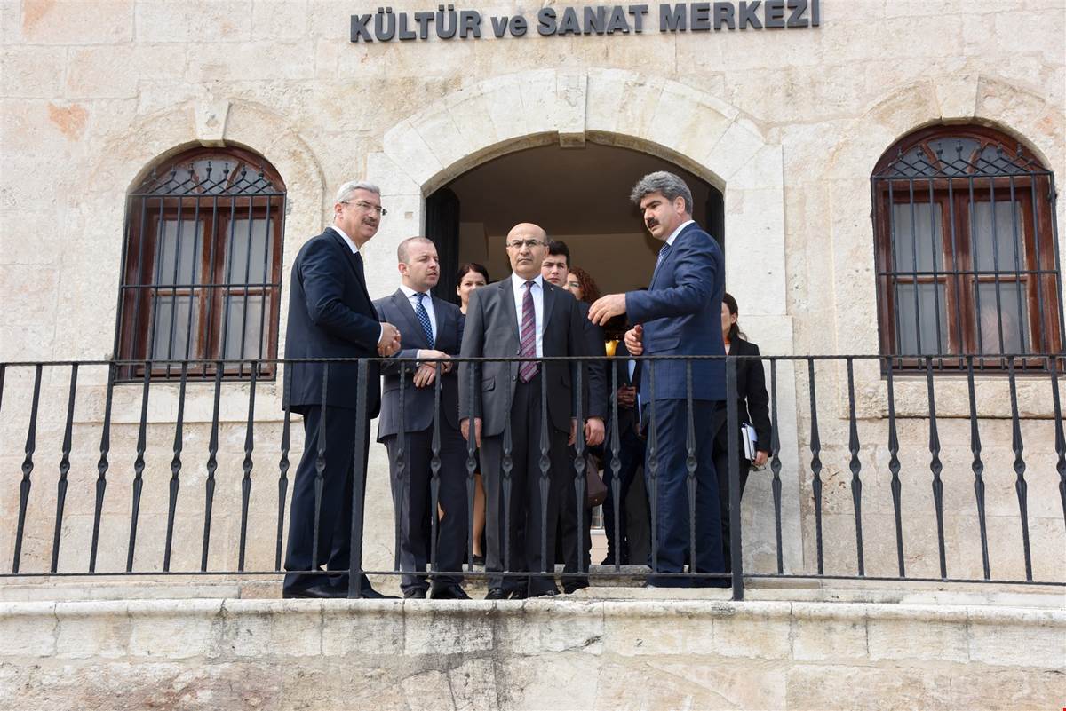 Demirtaş, Tarihi Kız Lisesi'nde inceleme yaptı