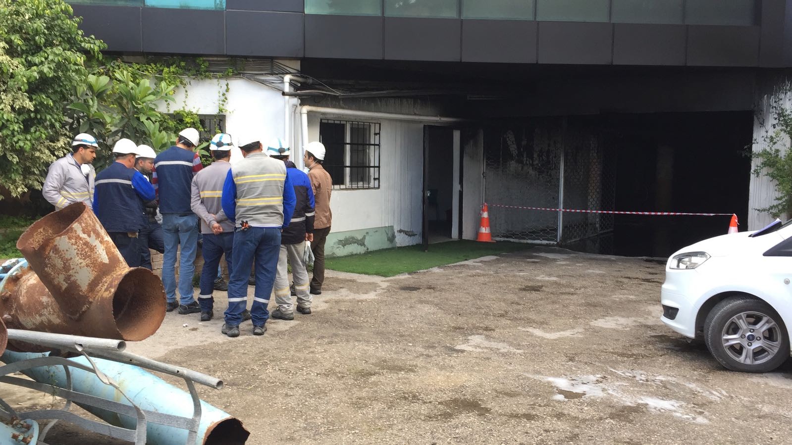 İş merkezinin otoparkında yangın