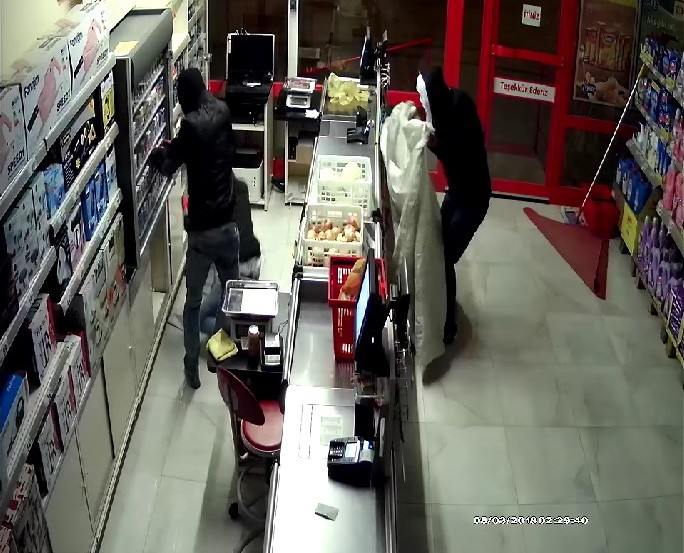 Mersin'de 4 hırsız kamera görüntülerinden belirlenerek yakalandı