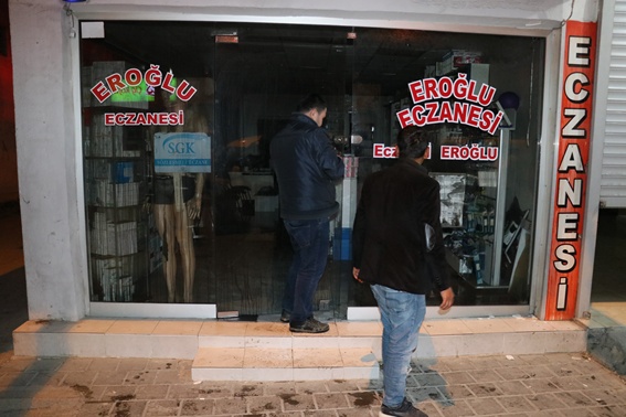 Eczaneyi kundakladılar