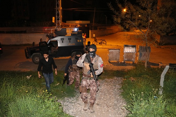 Adana polisi alarma geçti