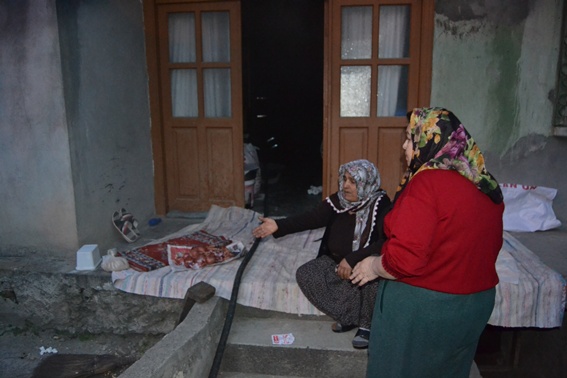 Tencereyi ocakta unutunca evi yaktı
