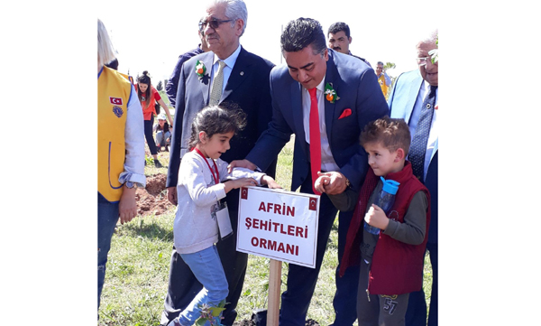 Anaokul öğrencileri diktikleri fidanlara şehitlerin adını verdi