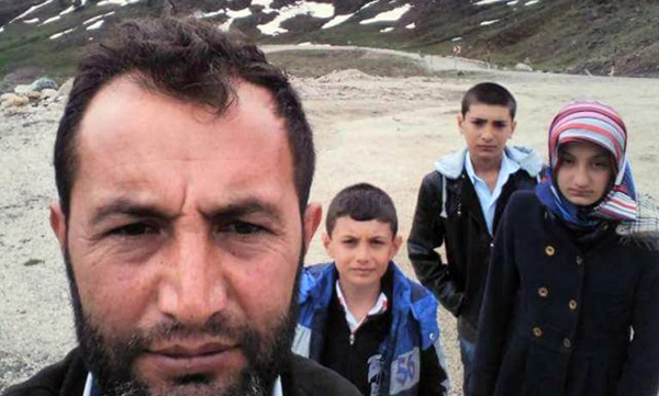 Göle uçan otomobilden bir çocuk cesedi çıkartıldı