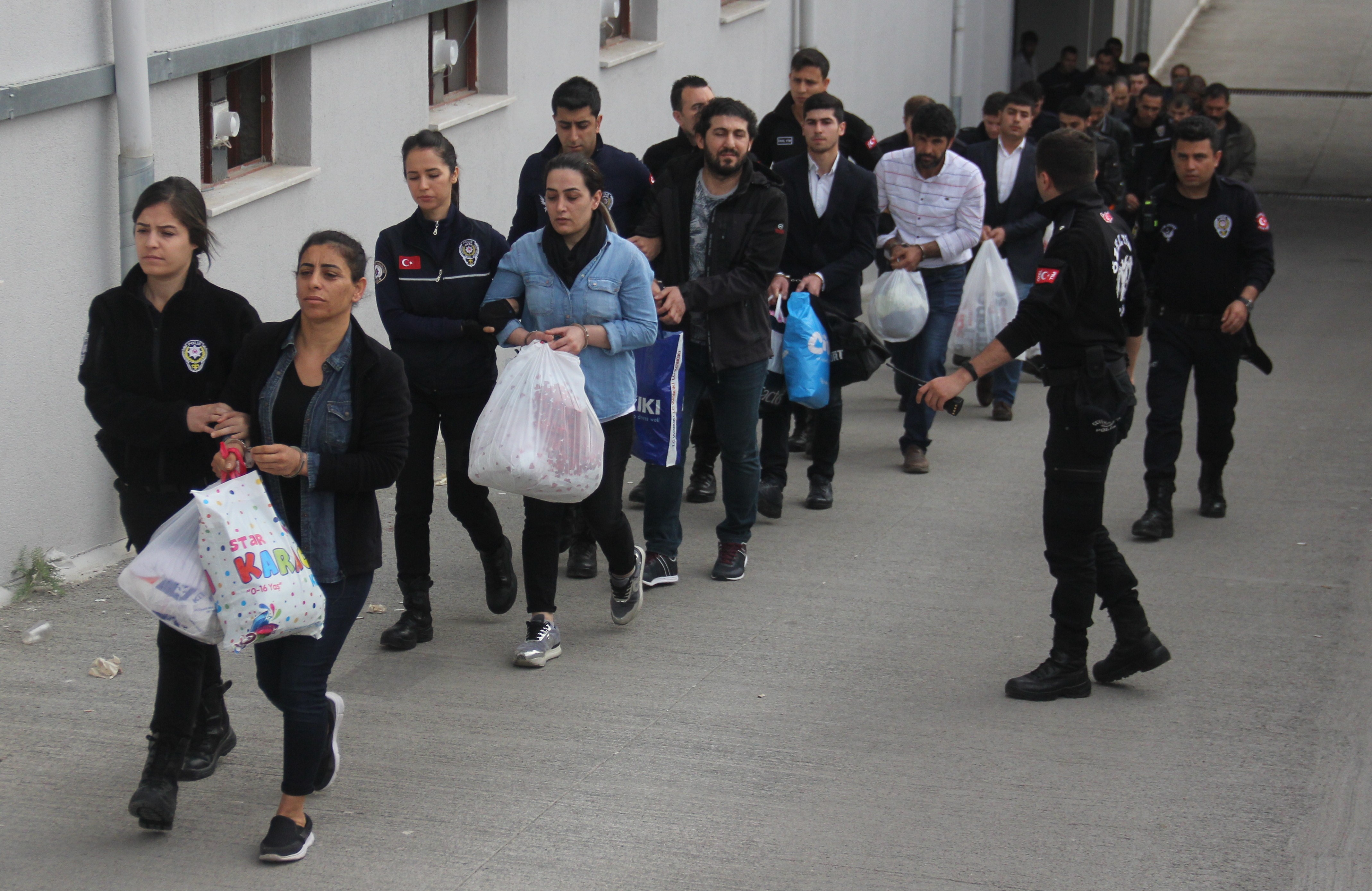 Adana'da 31 PKK'lı adliyeye sevk edildi