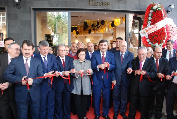 BETA TEA yeni konsepti ile hizmette