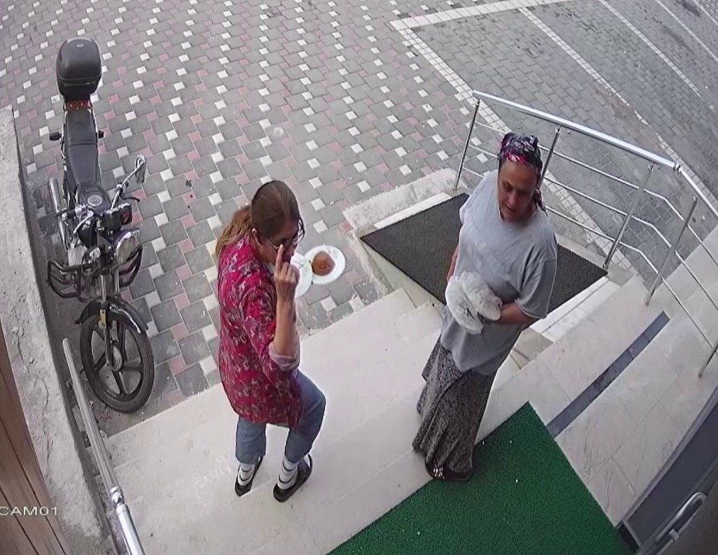 Yemek ikram edilen hırsız ayakkabıyla bisiklet çaldı