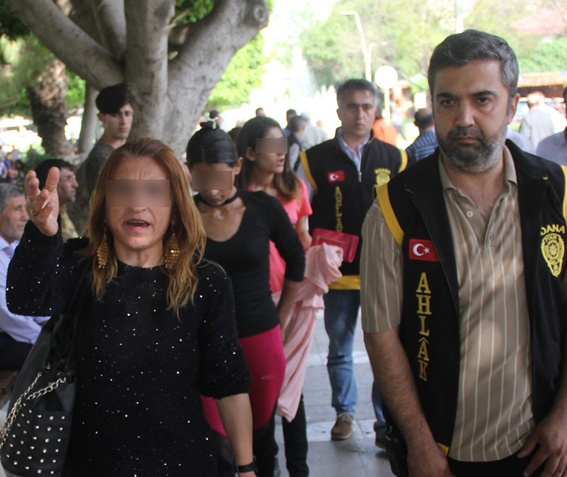 Parkta fuhuş baskını
