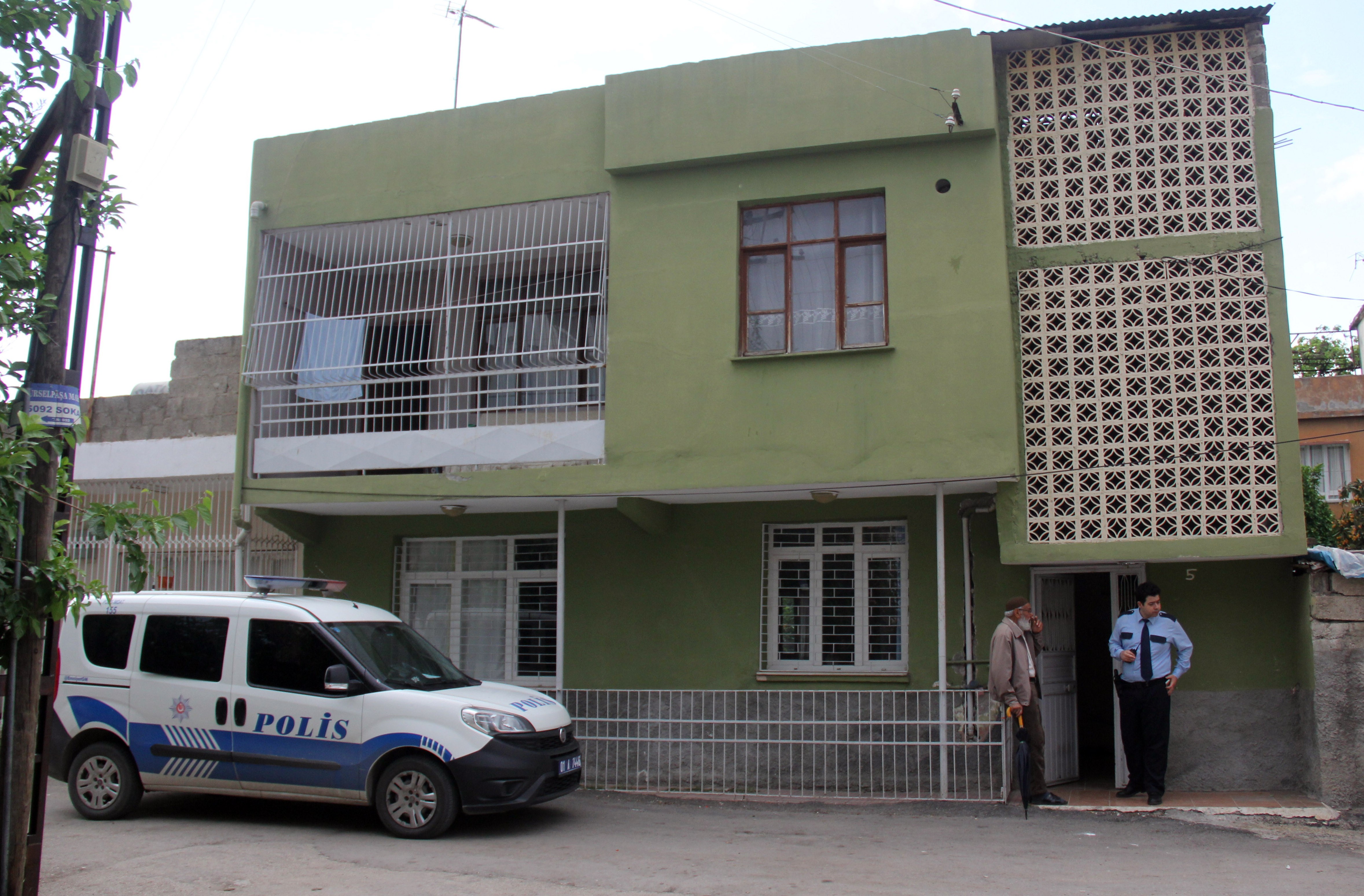 Arkadaşının evinde ölü bulundu