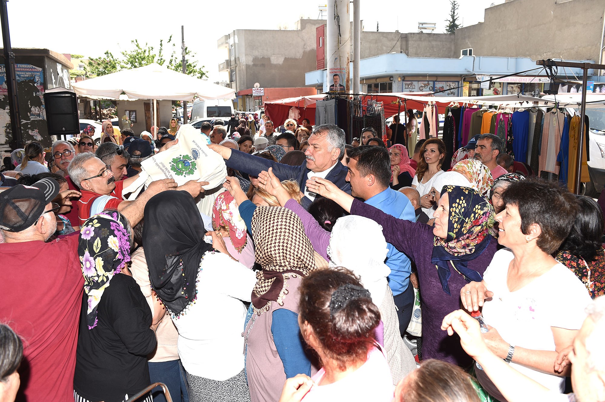 Pazarda naylon poşet yerine bez torba